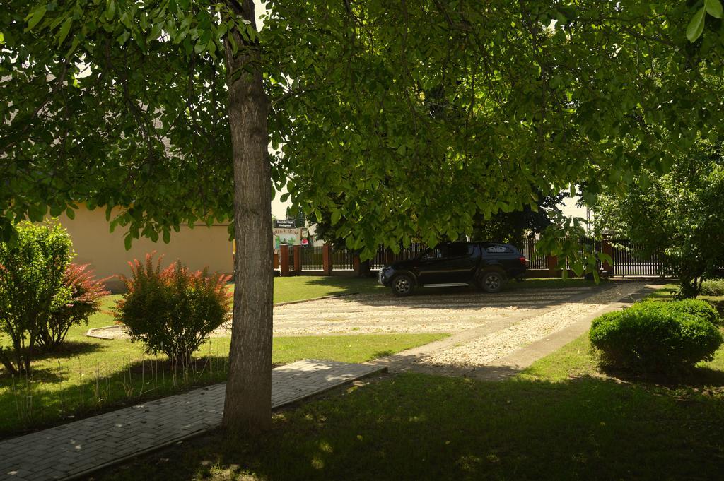 Tisza-Kert Apartmanok Tiszafüred Eksteriør bilde